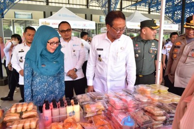 Berburu Takjil di TSE, Bayar Pakai QRIS…