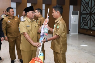 Cara Unik Pj. Bupati Apriyadi Tegur Kades…