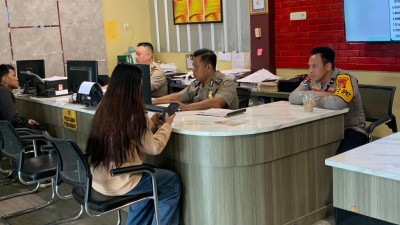 Datangi Rumah Mantan untuk Ambil Barang,…