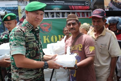 Gelar Jumat Berkah, Kodim 0402/OKI Berikan…