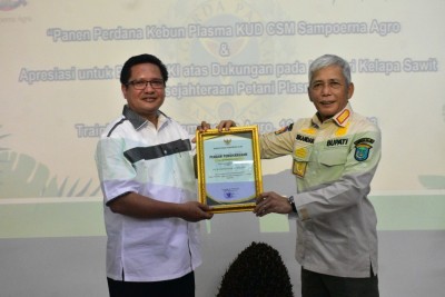 H. Iskandar Dinobatkan sebagai Bupati Peduli…