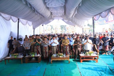 Hadiri Ngaben Massal di OKI, Herman Deru…