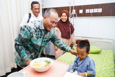 Hipni Kaget anaknya Dibesuk Pj. Bupati Apriyadi