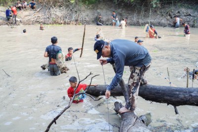 Jaga Tradisi Bekarang, Pj. Bupati Apriyadi…
