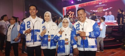 Kenakan Jaket Bermotif Perahu Kajang, Paslon…