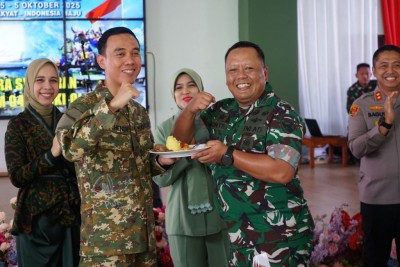 Kenakan Seragam Komcad, Bupati OKI Tunjukan…