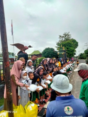 Keseruan TK Kartika Kodim 0402/OKI Melakukan…