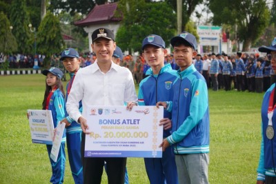 Muchendi Guyur Bonus Rp 1,1 Miliar Atlet…