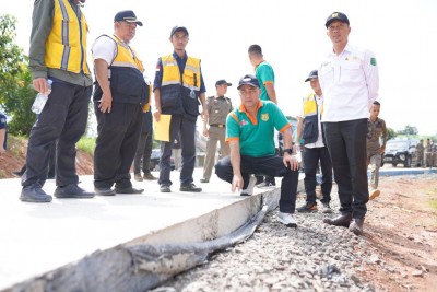 Pj. Bupati Apriyadi Bangun Jalan Pelosok,…
