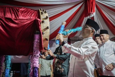 Pj. Bupati Apriyadi Pawai Takbir Bareng…