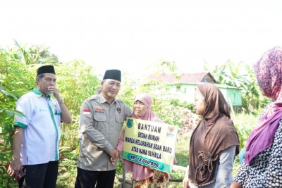 Pj. Bupati Apriyadi Perbaiki Rumah Pemulung…