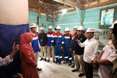 Pj. Bupati Apriyadi Seharian Ngantor di…