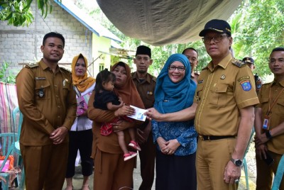 Pj. Bupati OKI Jadi Bapak Asuh Anak Stunting