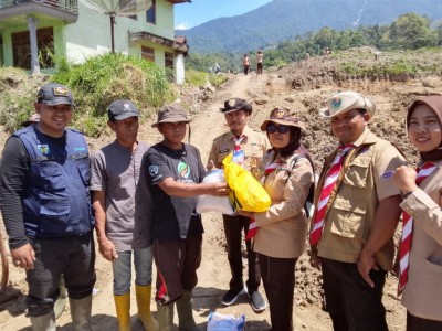 Relawan Pramuka OKI Turun ke Agam, Bantu…