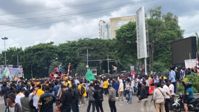 Ribuan Mahasiswa Gabungan se-Sumsel Padati…