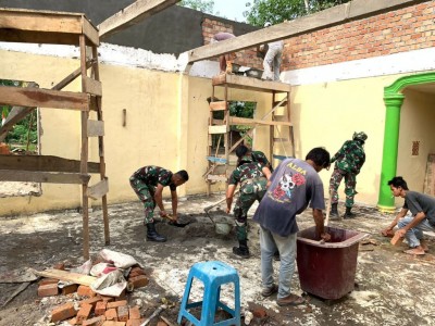 Tim Satgas TMMD ke - 115 Bersama Warga Rehab…